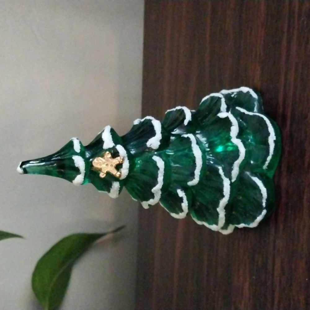 Fenton Green Glass Christmas Tree, Flocked, 4 inch with Gingerbread Man